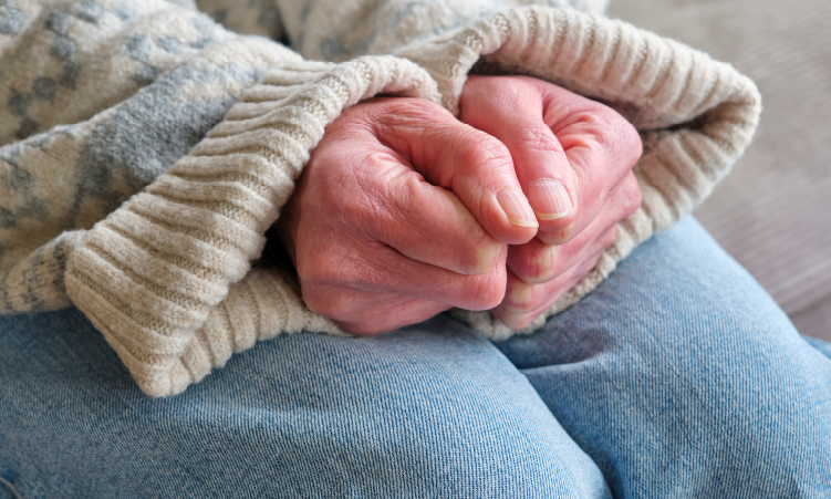 冬天手腳冰冷像冰塊?台灣運動醫學教父推薦這招，讓身體從內而外暖起來！