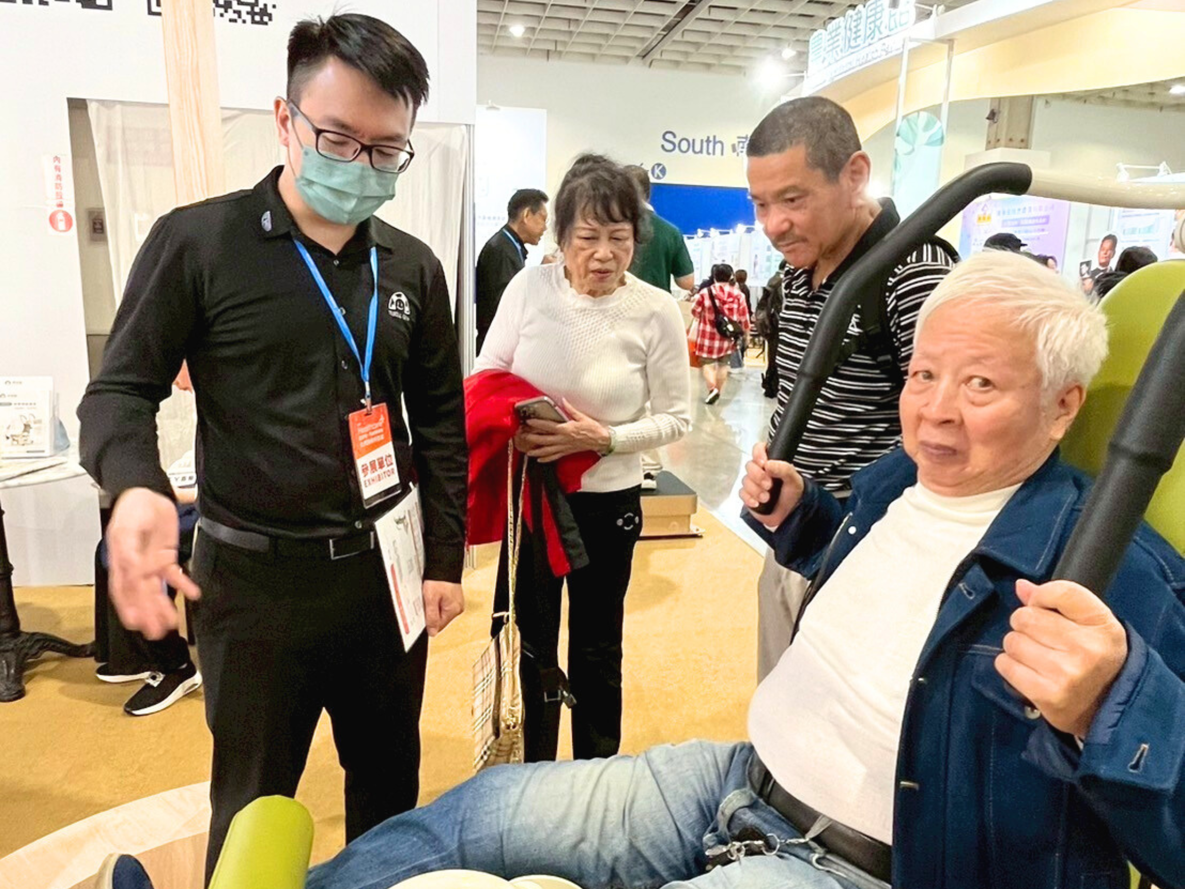 特多勁攤位展示，訪客體驗 AI 運動處方訓練